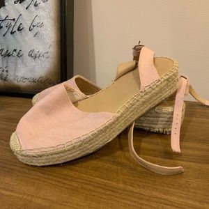 Soda Women’s Light Prink Espadrilles